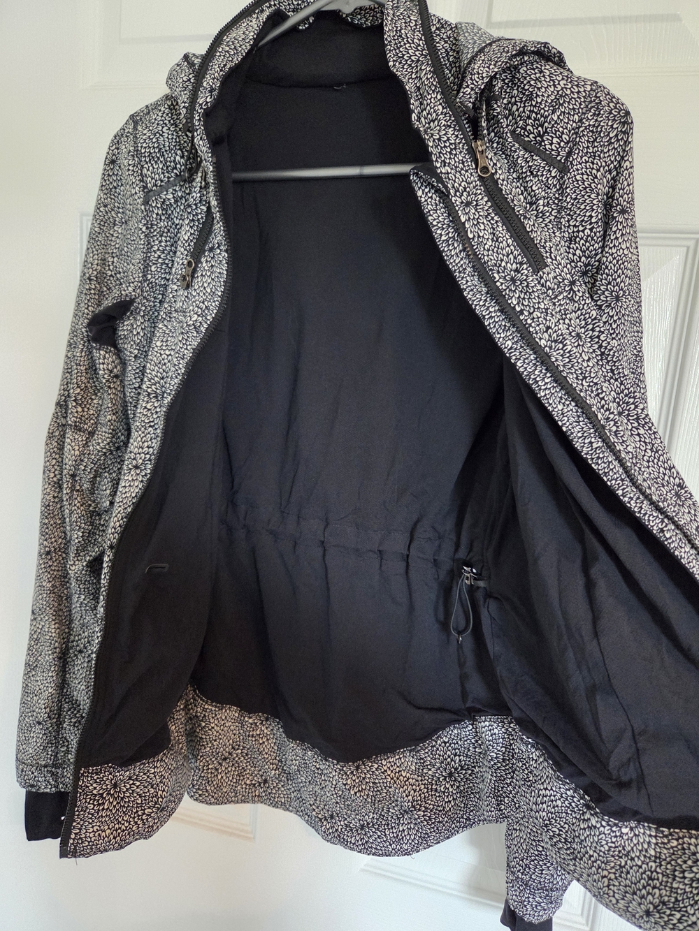 lululemon Black and White Speckled Floral Hooded Jacket Size Small - Picture 3 of 6